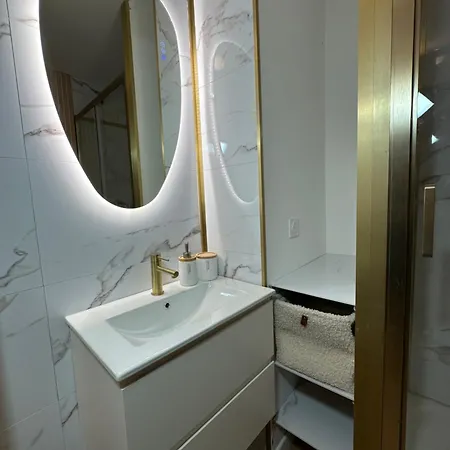 Apartament Mbs 2- Cosy, Tramway, Wifi, Parking, Equipe